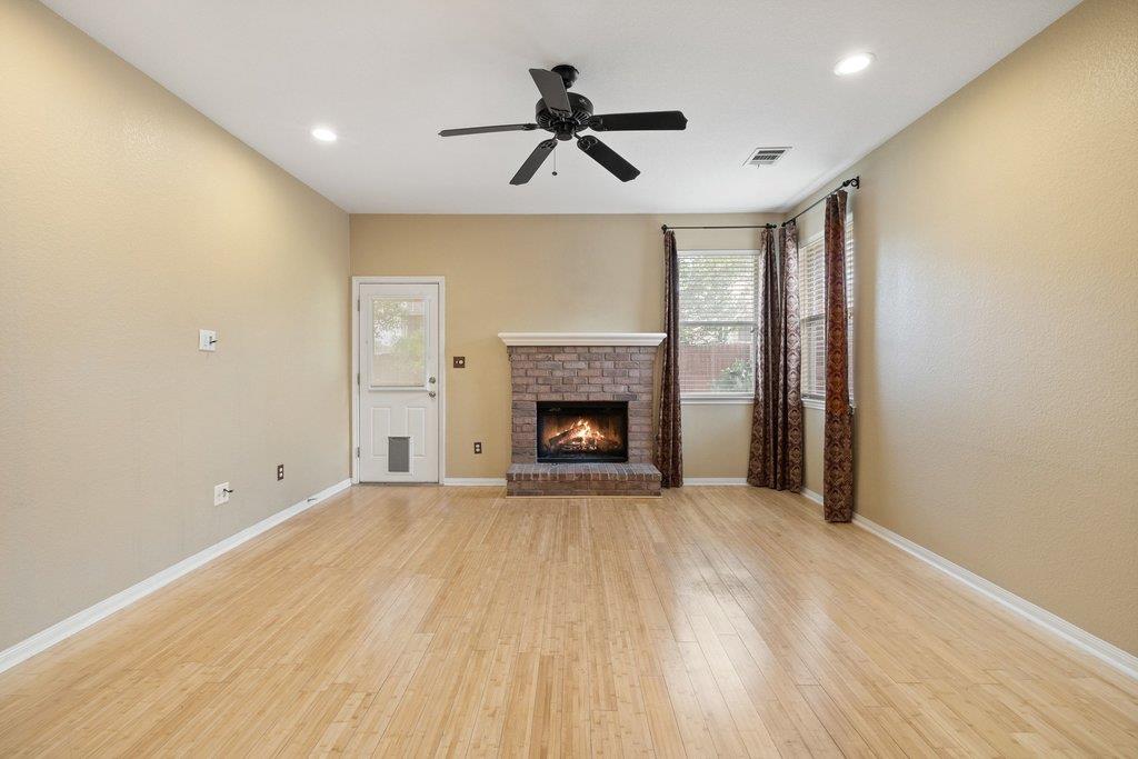 347 Spring DR