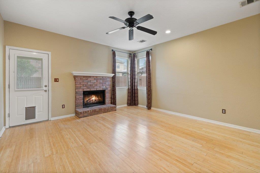 347 Spring DR