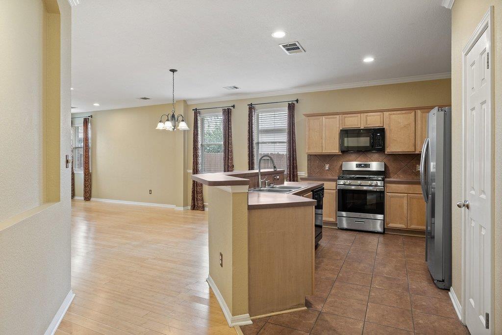347 Spring DR