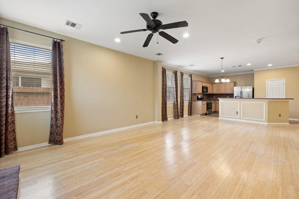 347 Spring DR