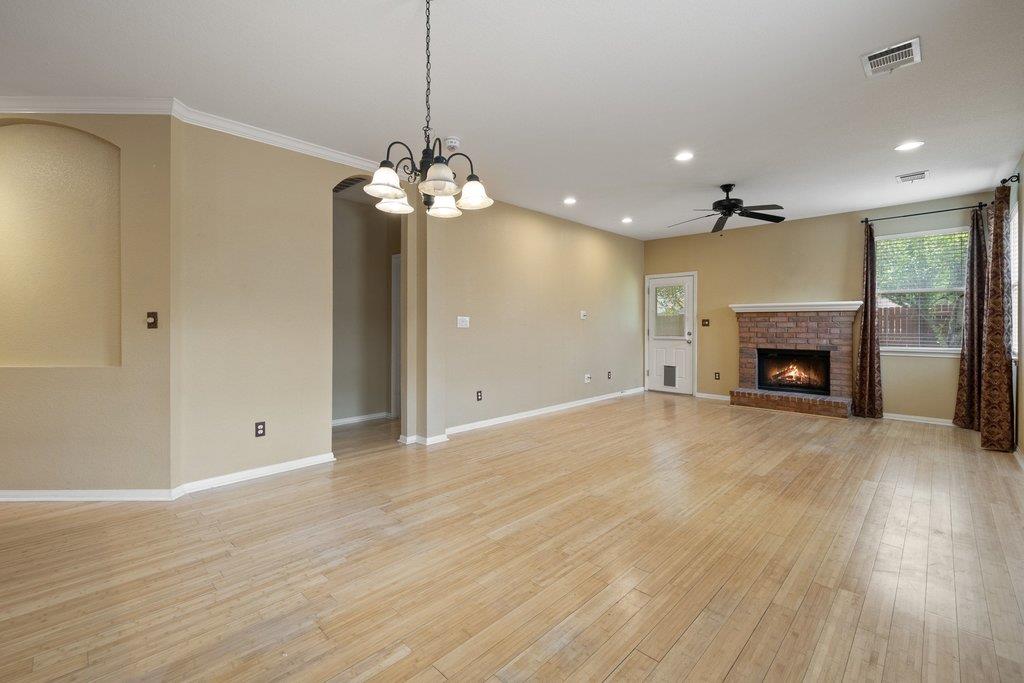 347 Spring DR