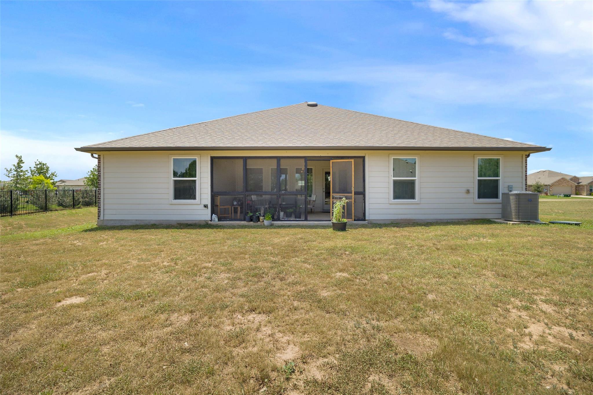 109 Egret DR