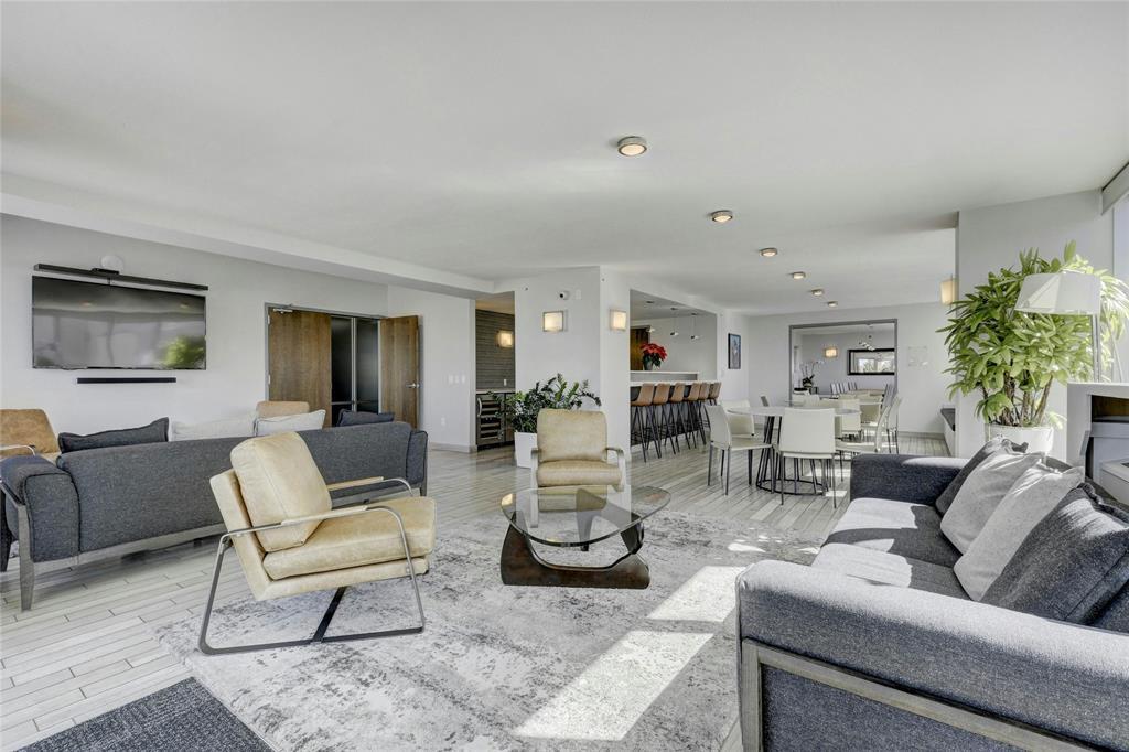 300 Bowie ST # 2301