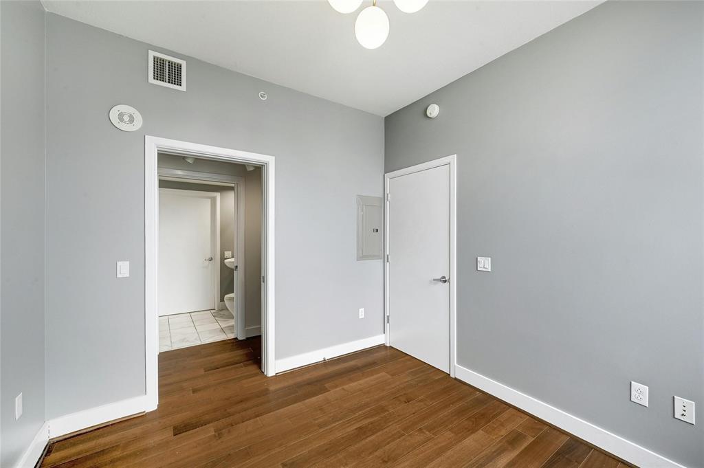 300 Bowie ST # 2301