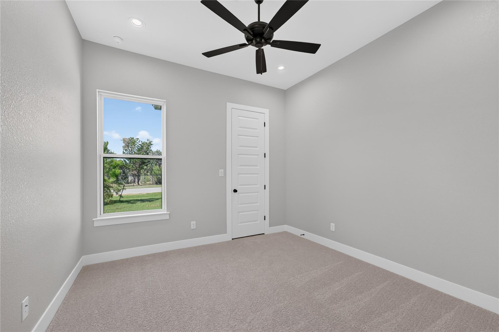 101 Lakeview CT
