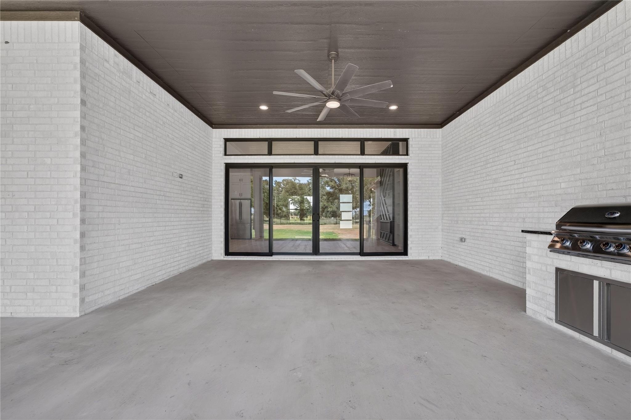 101 Lakeview CT