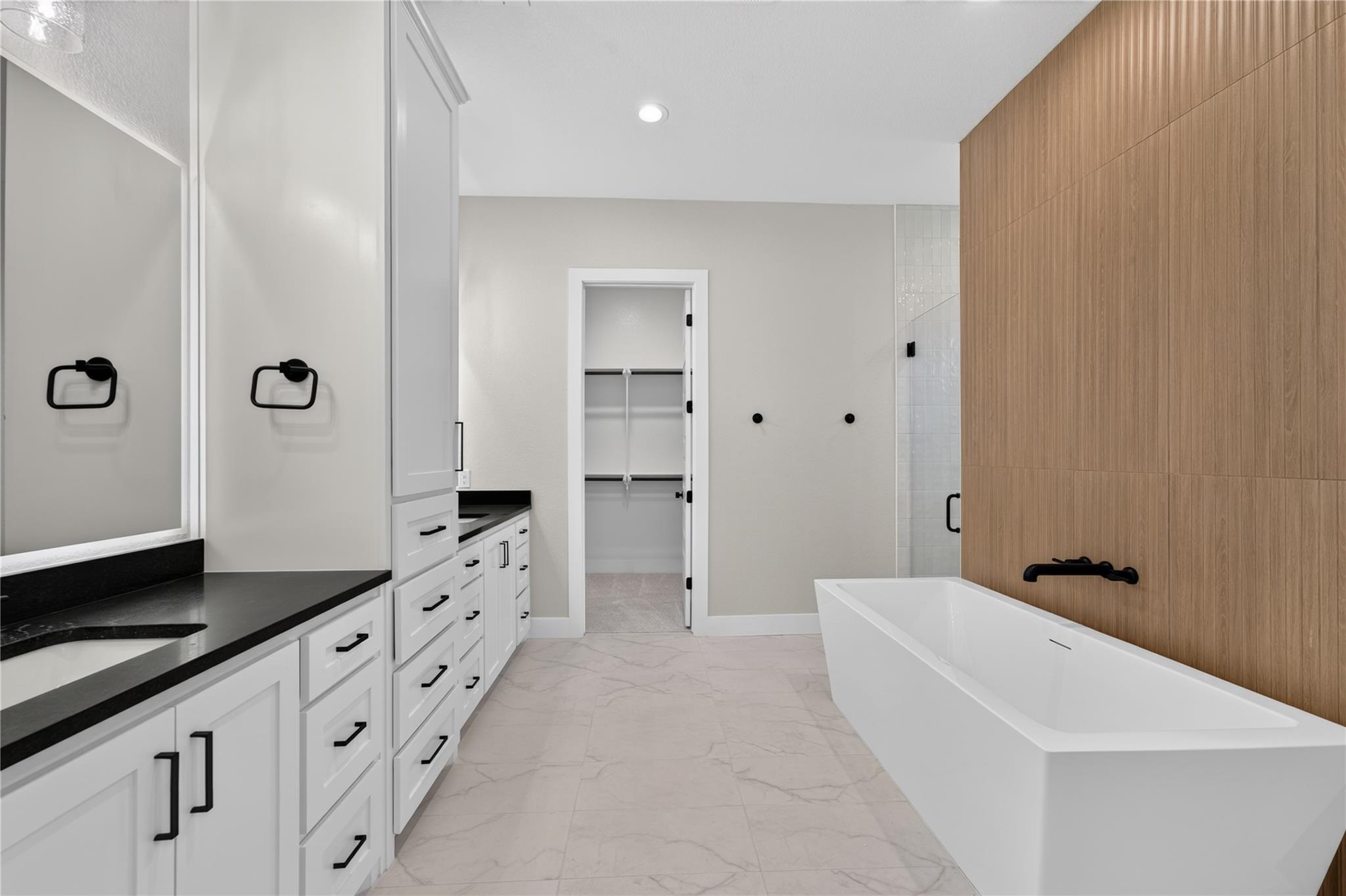 101 Lakeview CT