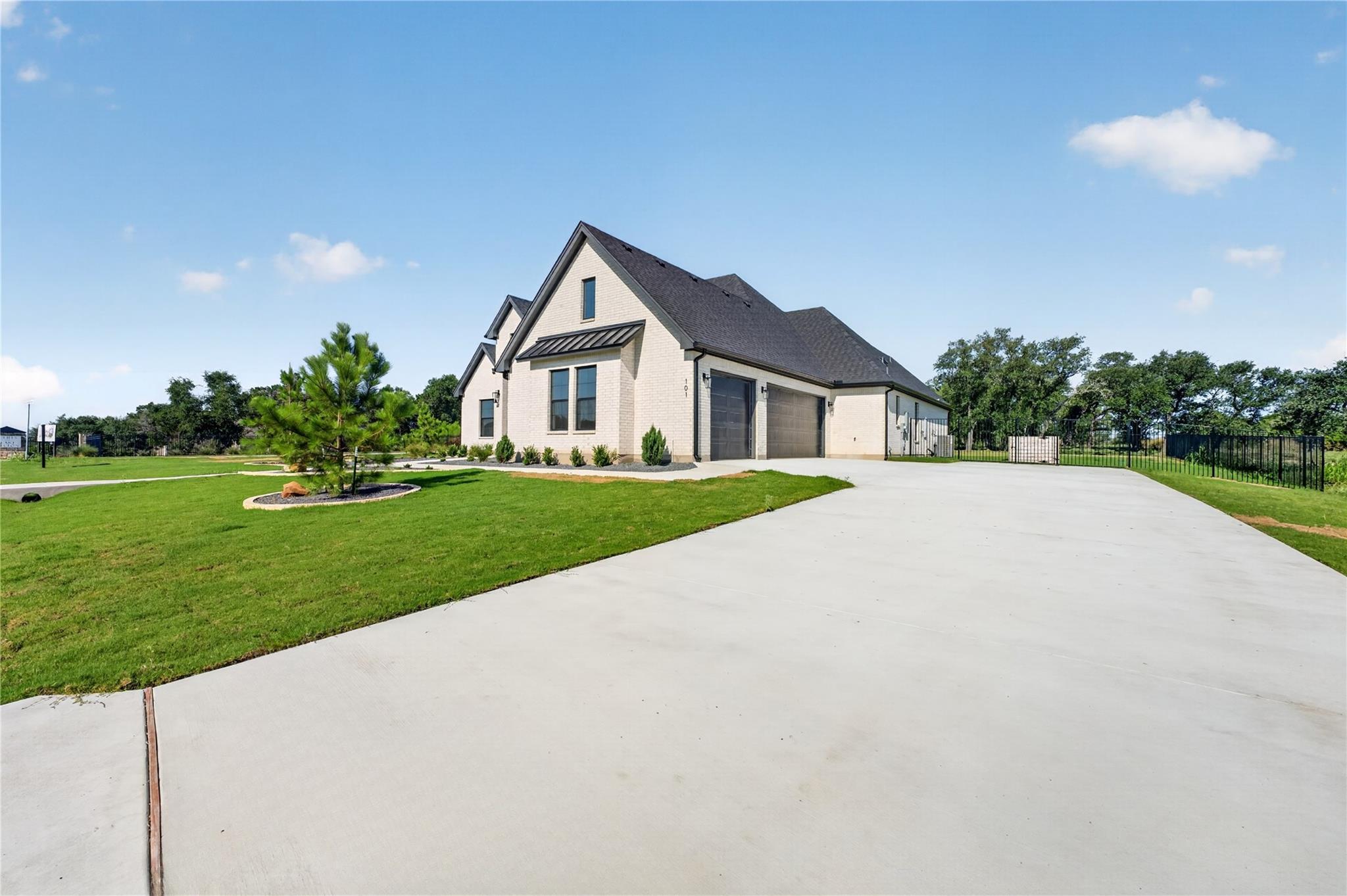 101 Lakeview CT