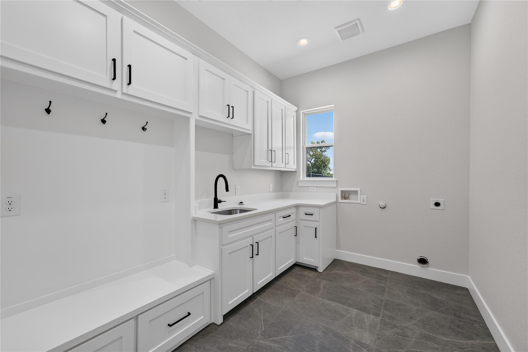 101 Lakeview CT