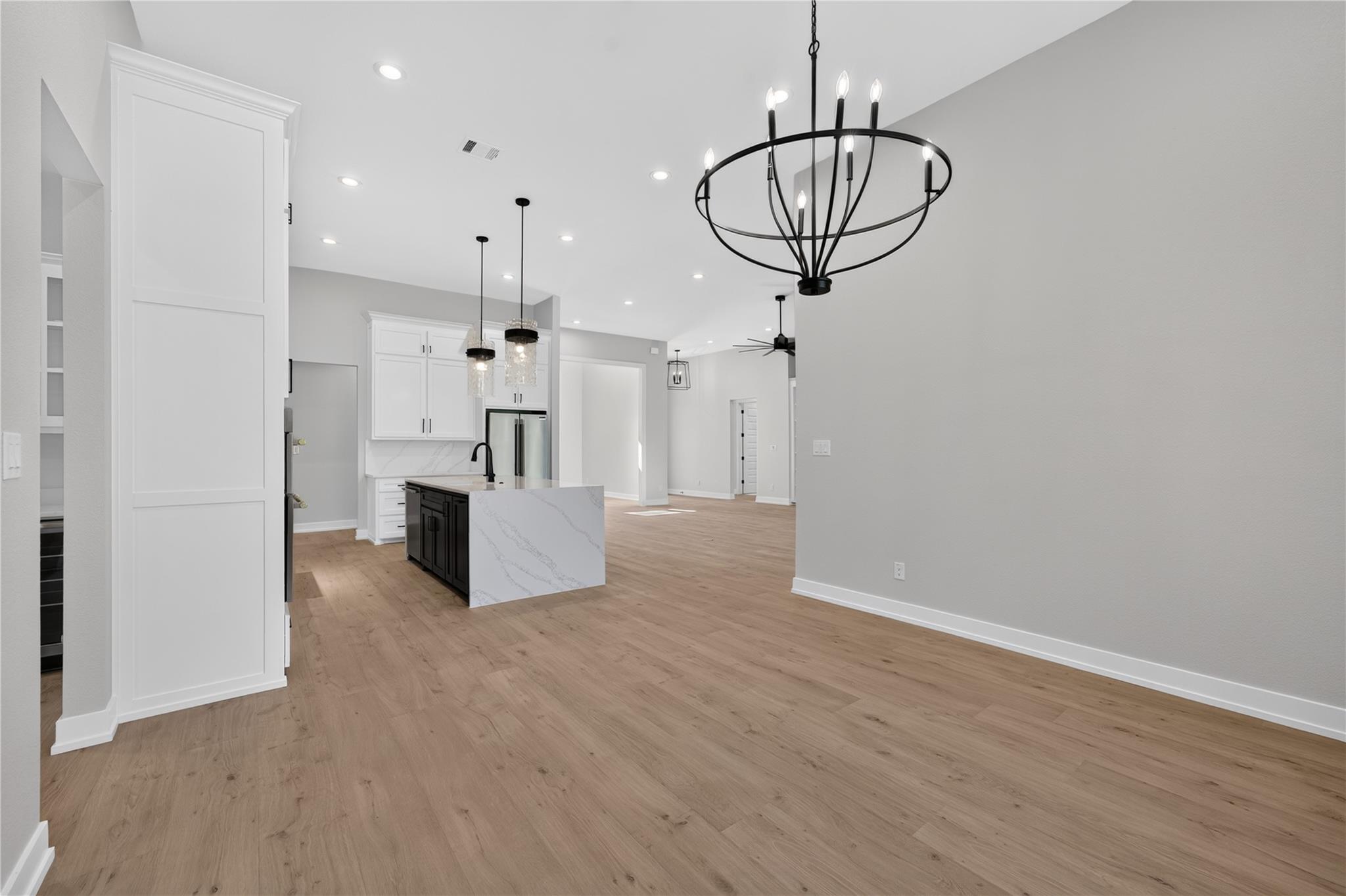 101 Lakeview CT