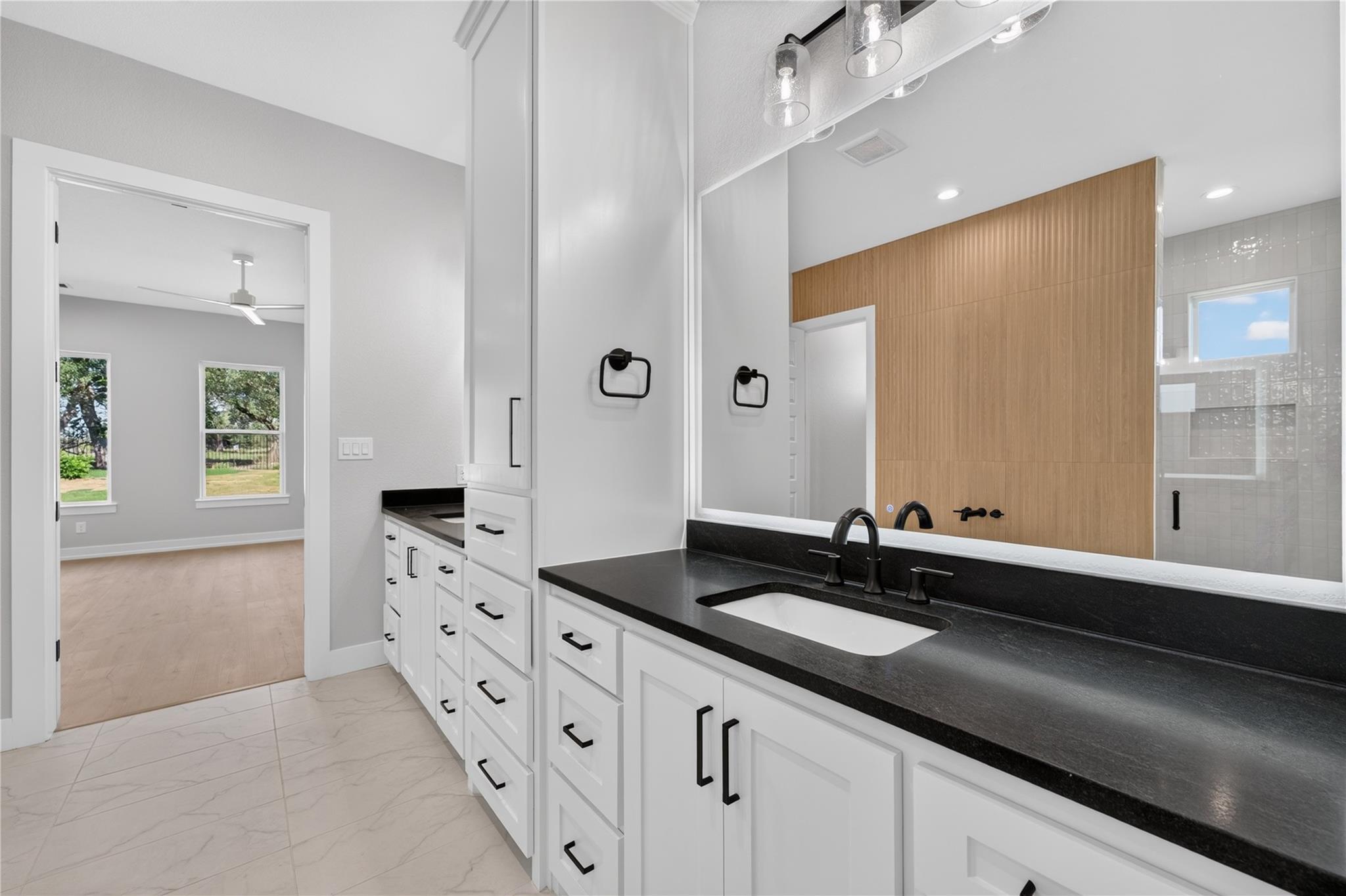 101 Lakeview CT