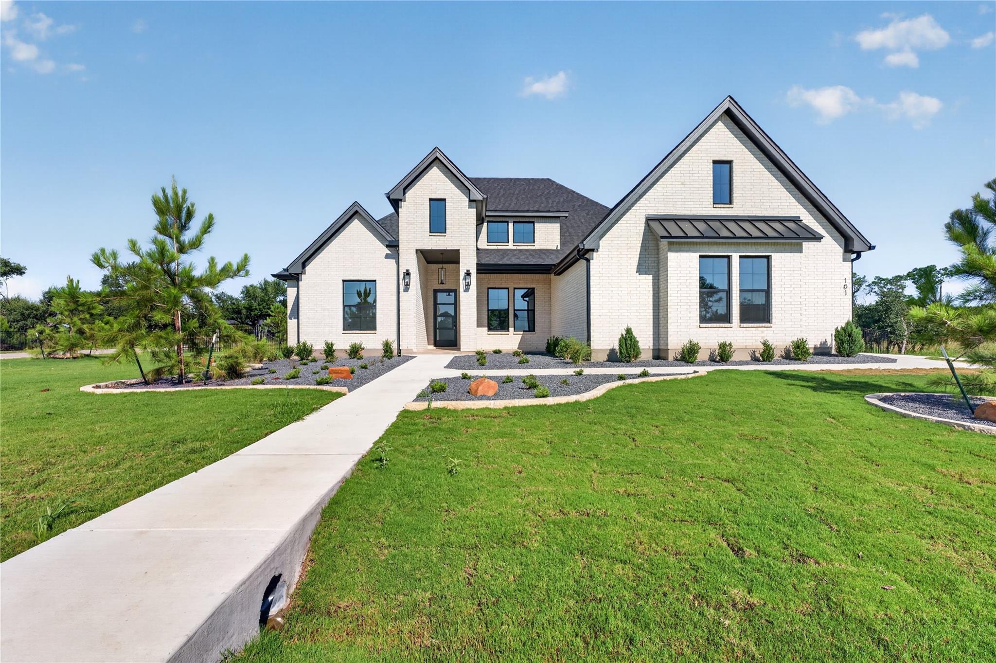 101 Lakeview CT
