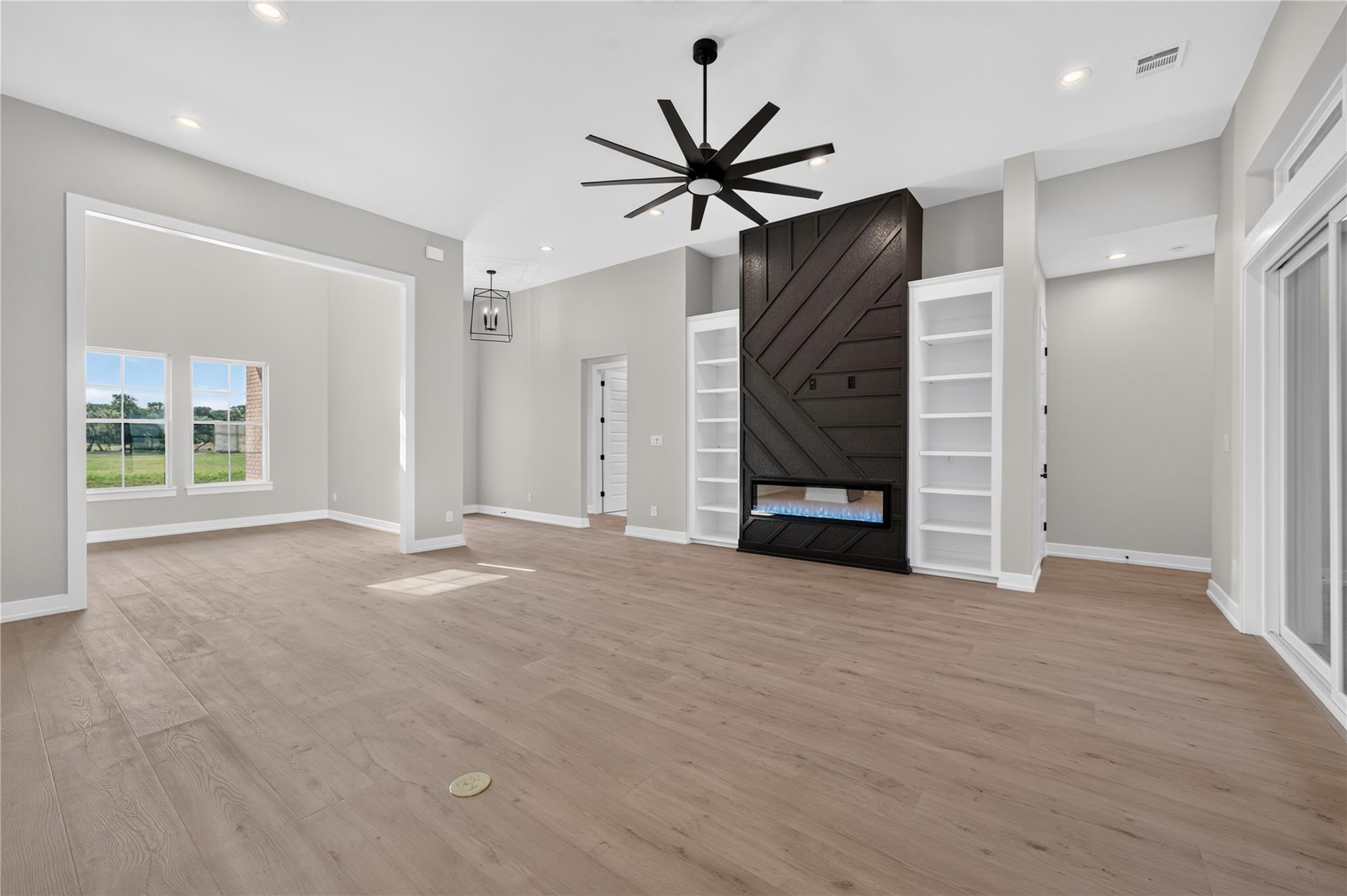 101 Lakeview CT