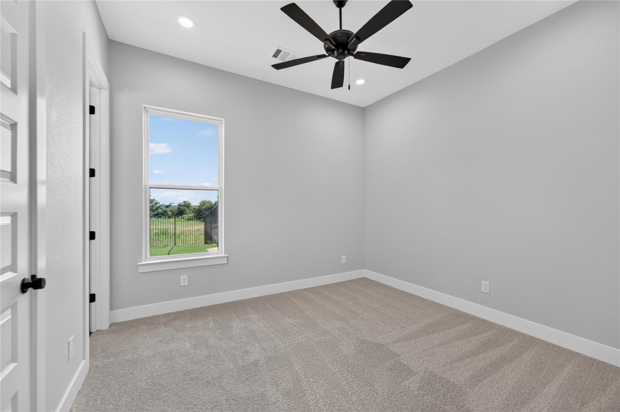 101 Lakeview CT