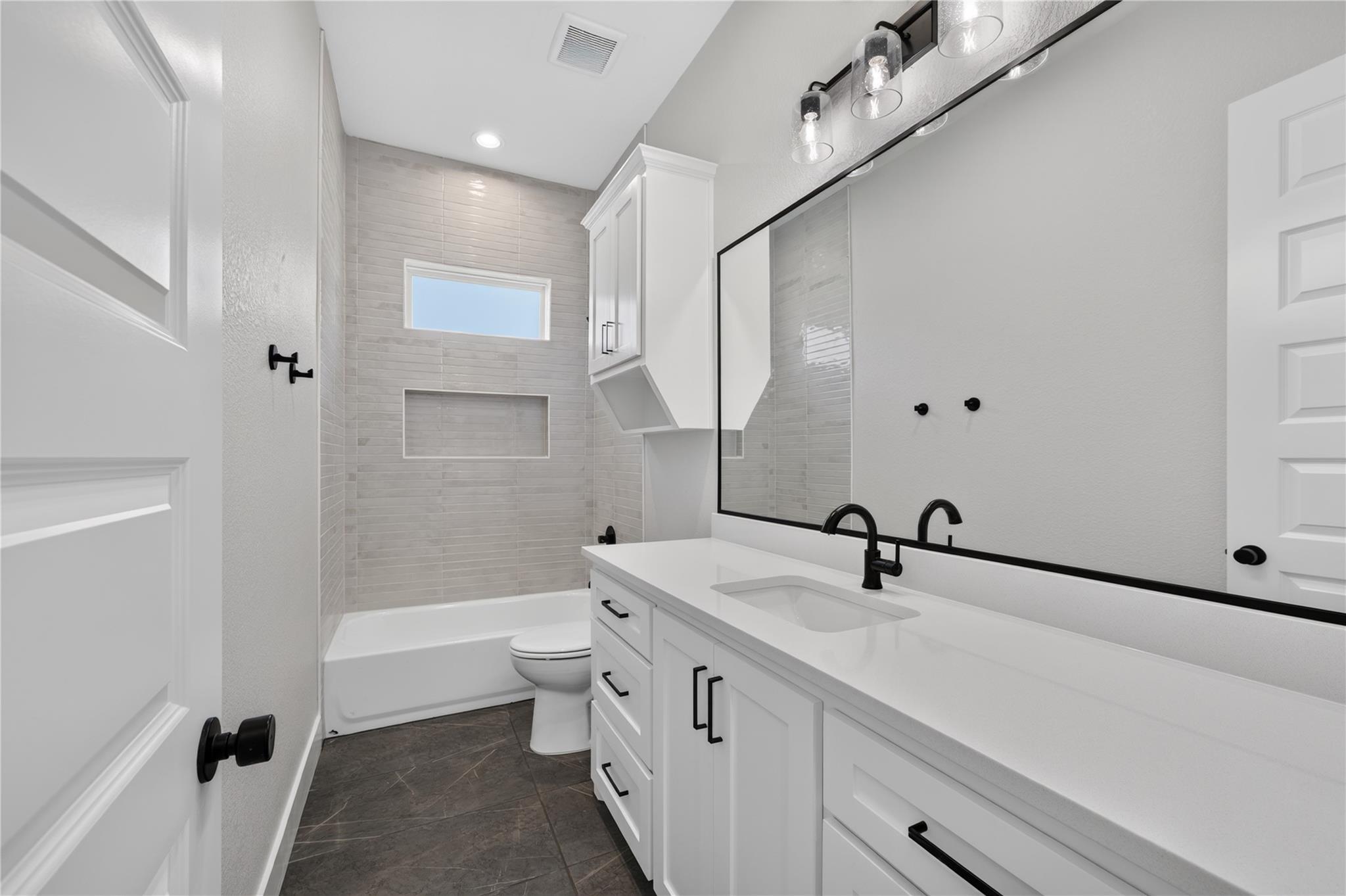 101 Lakeview CT