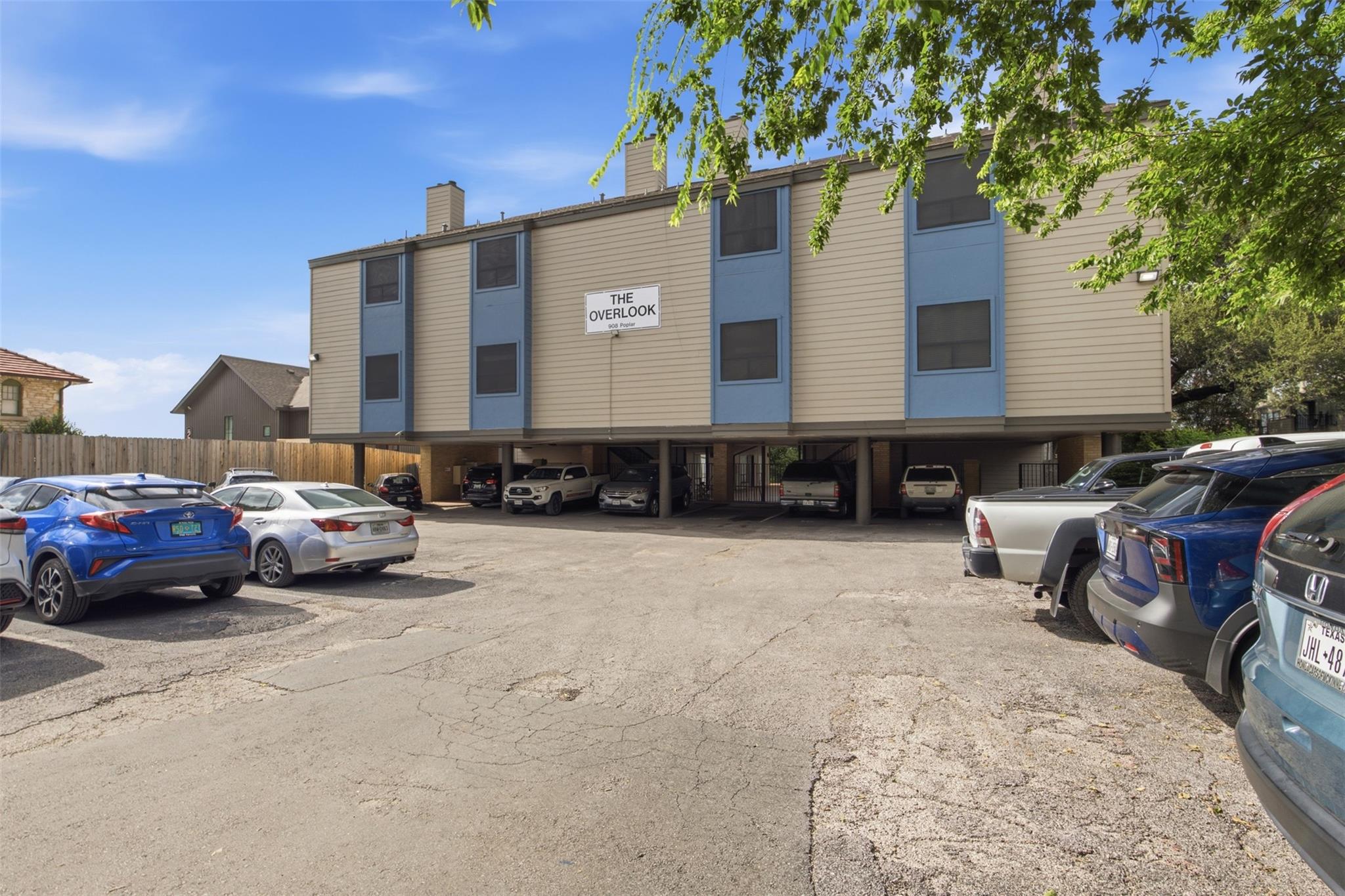 908 Poplar ST # 206