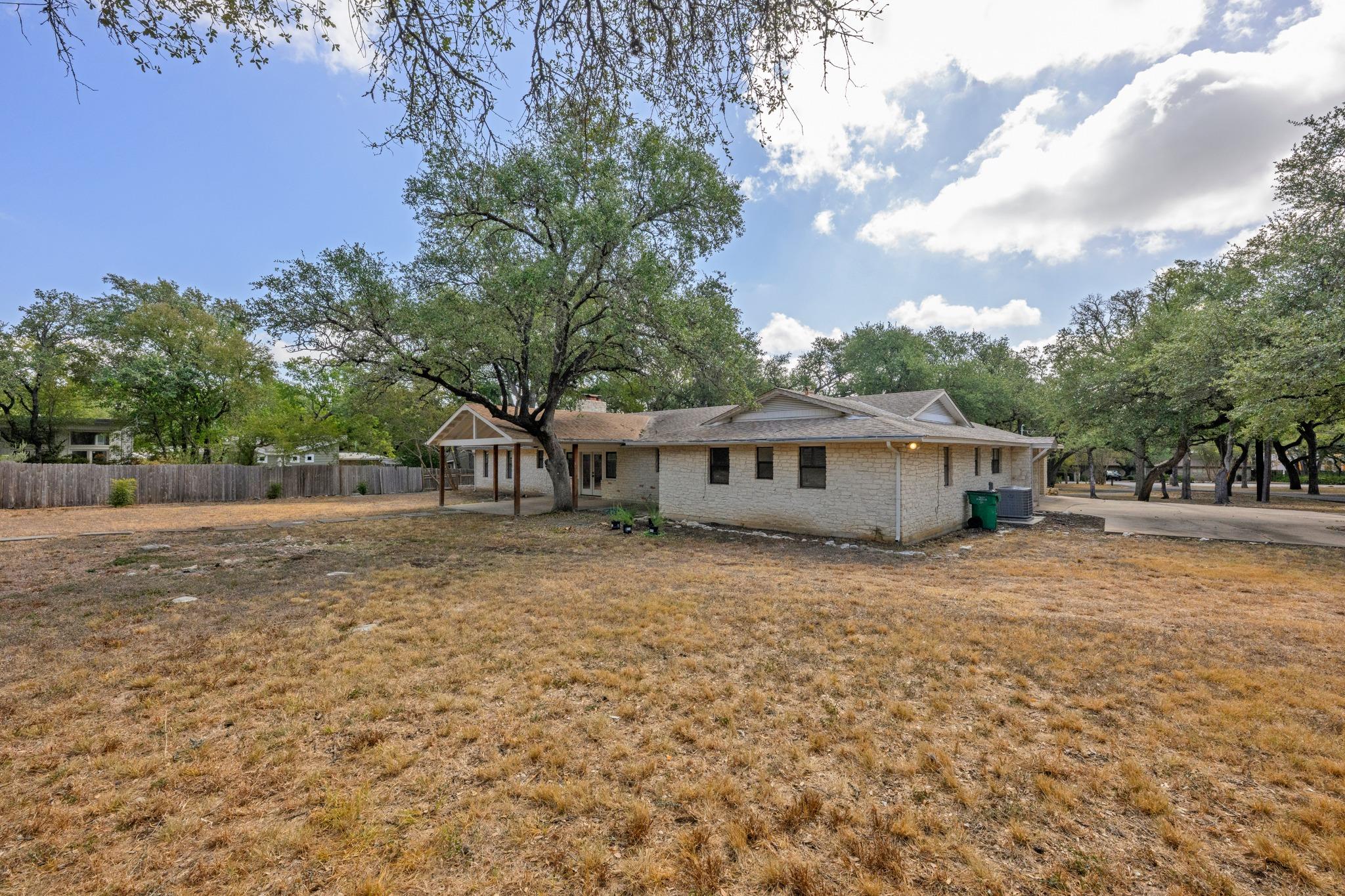 302 Westlake DR