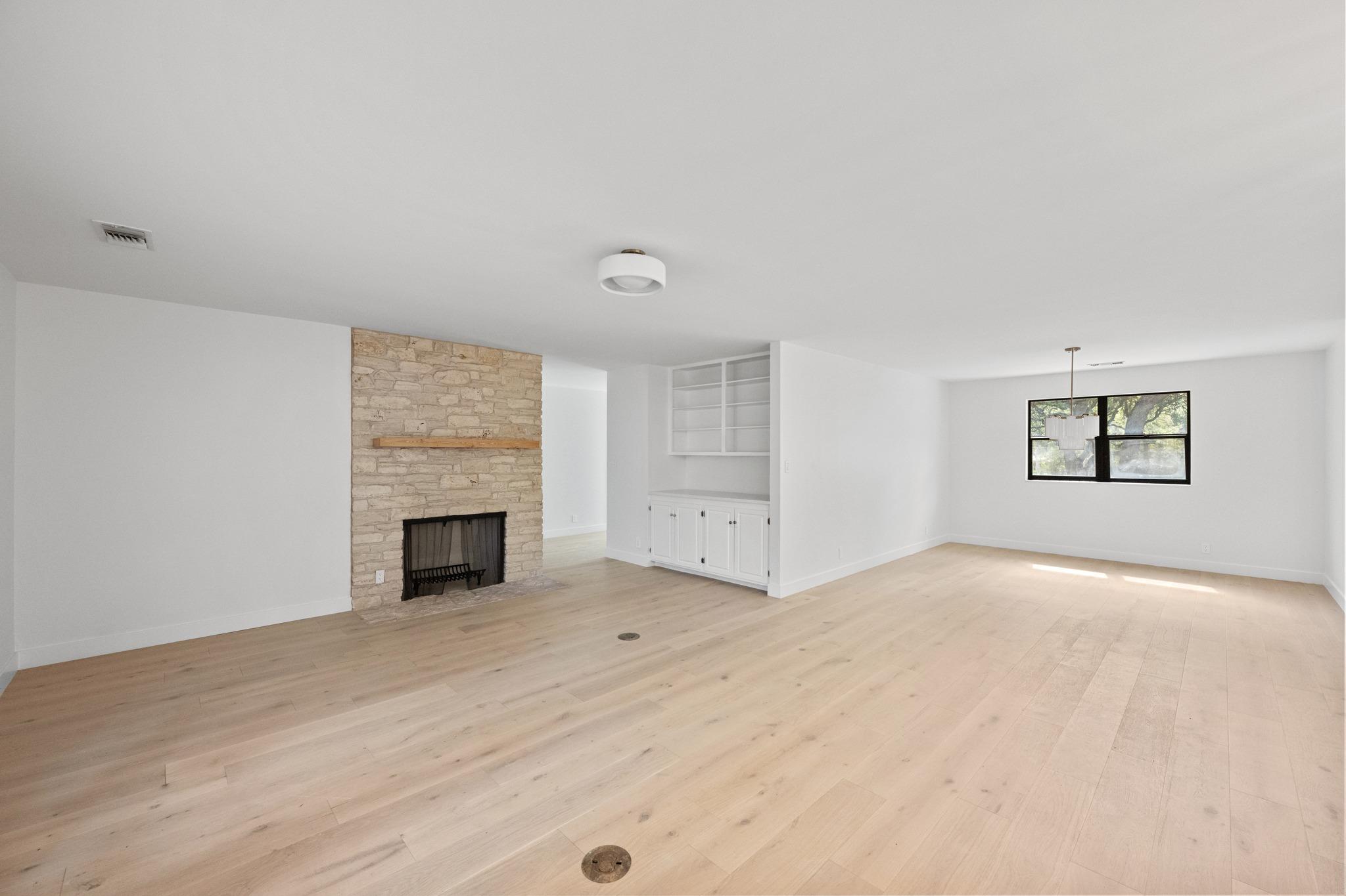 302 Westlake DR