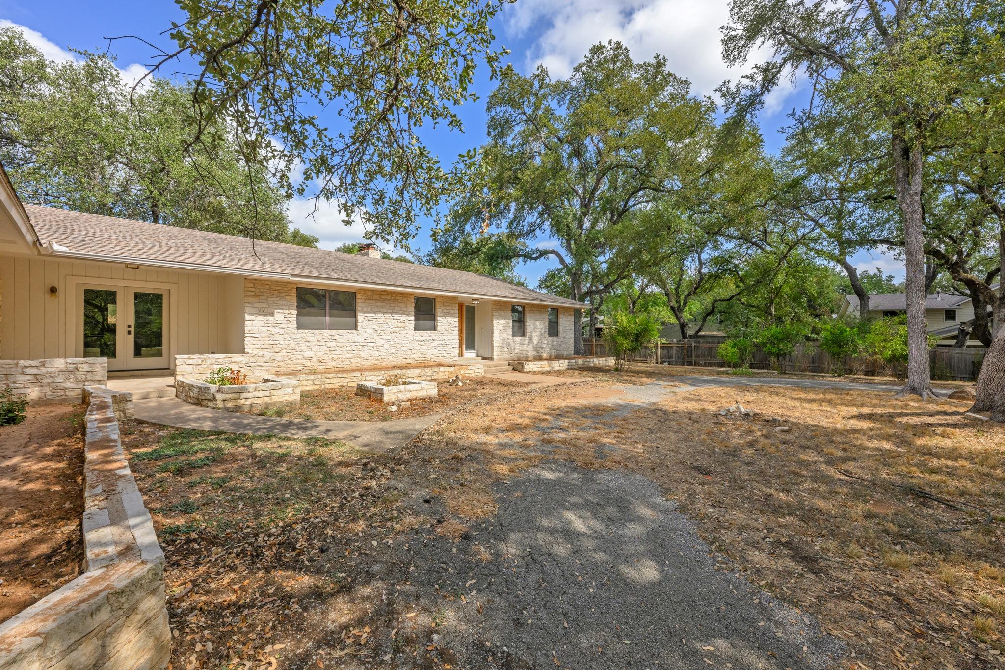 302 Westlake DR