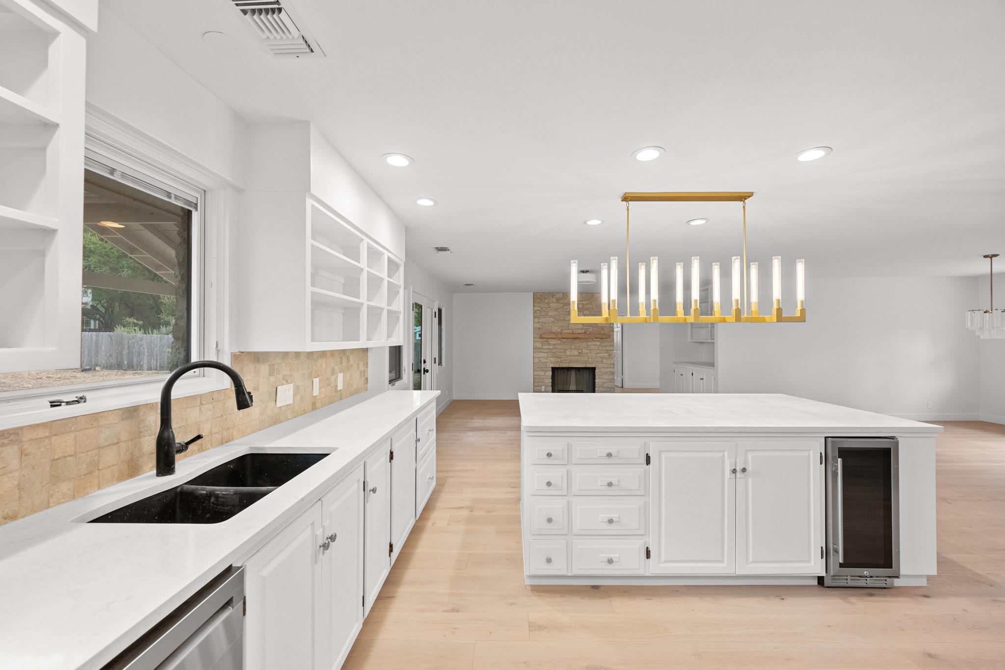 302 Westlake DR