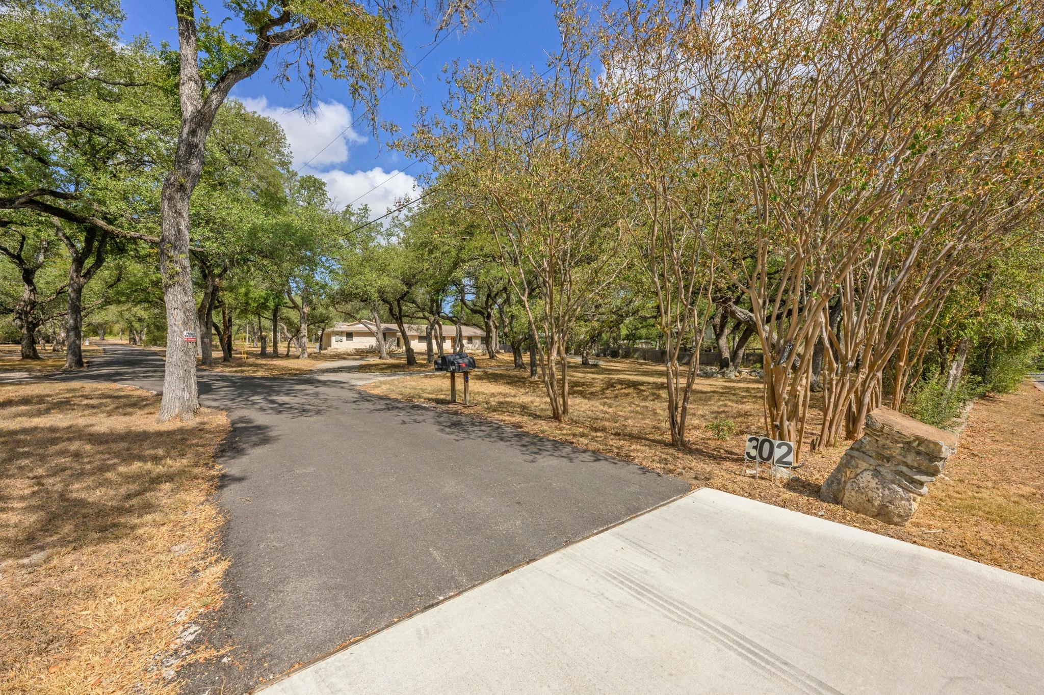 302 Westlake DR