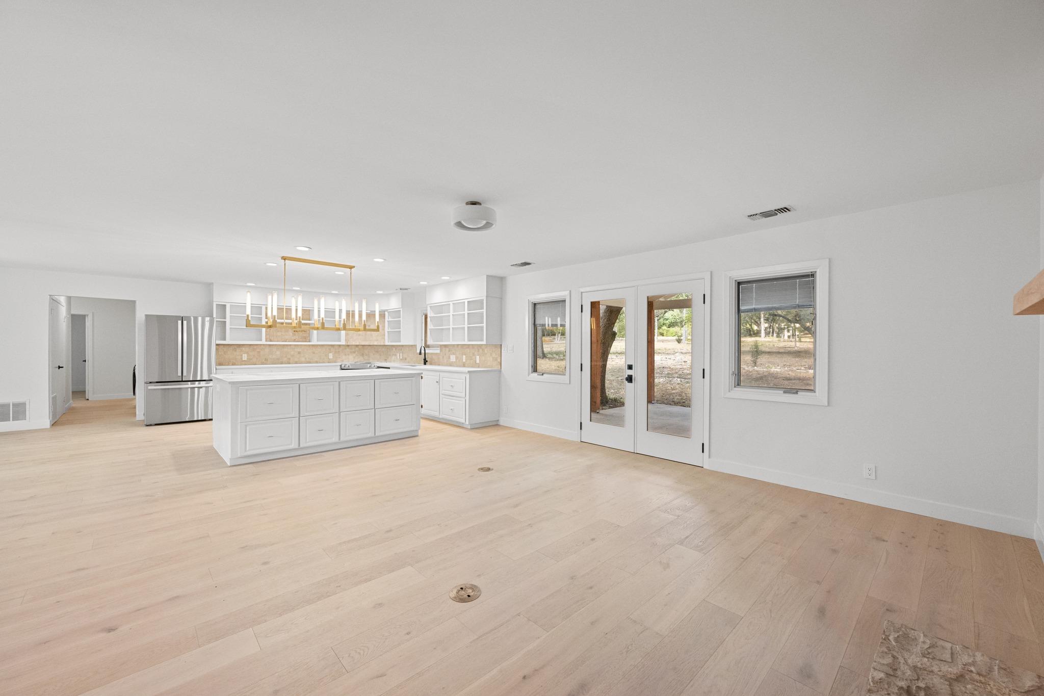 302 Westlake DR