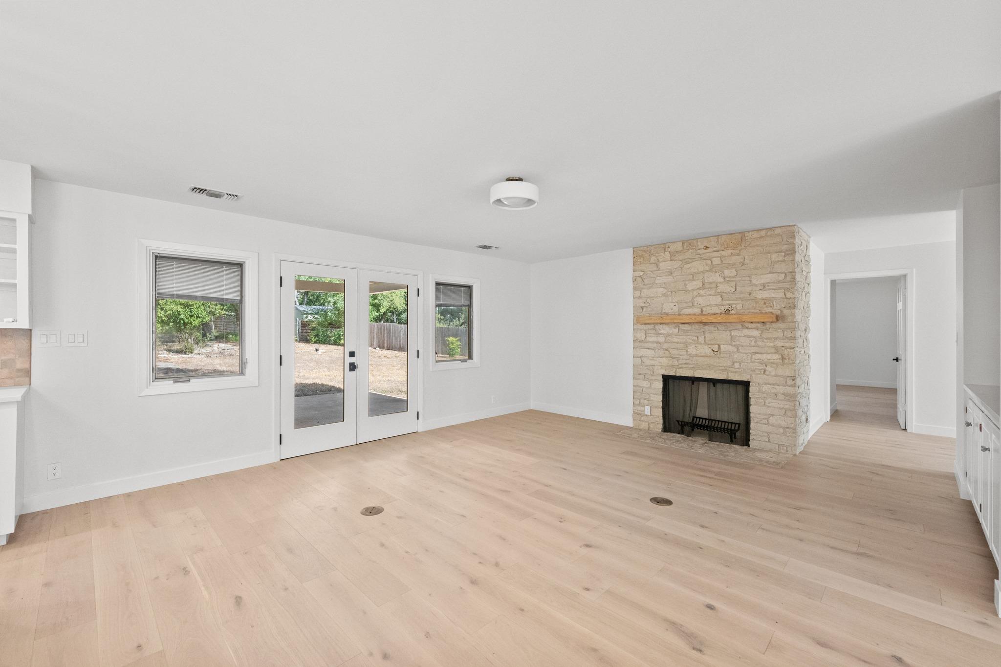 302 Westlake DR