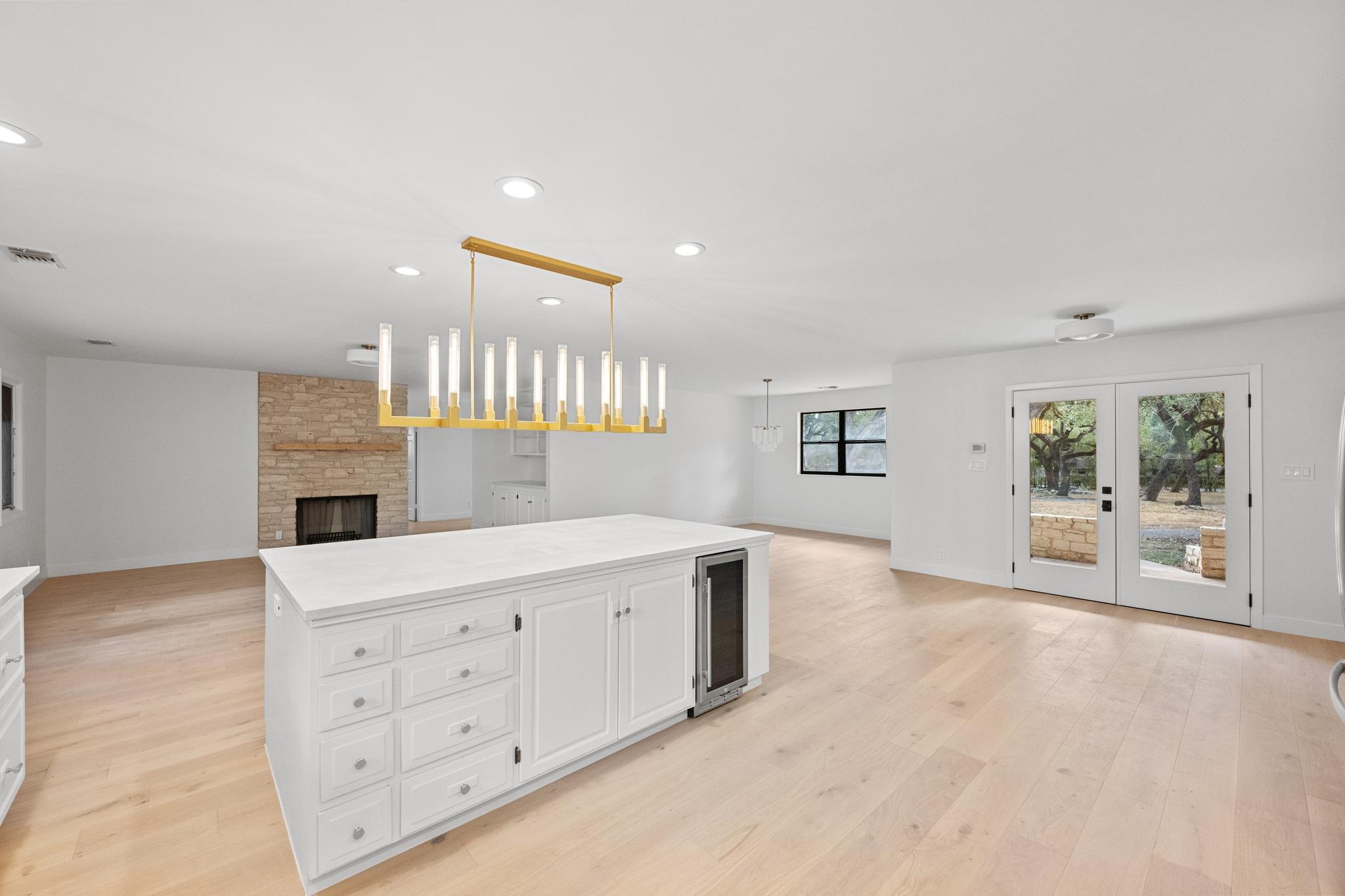302 Westlake DR