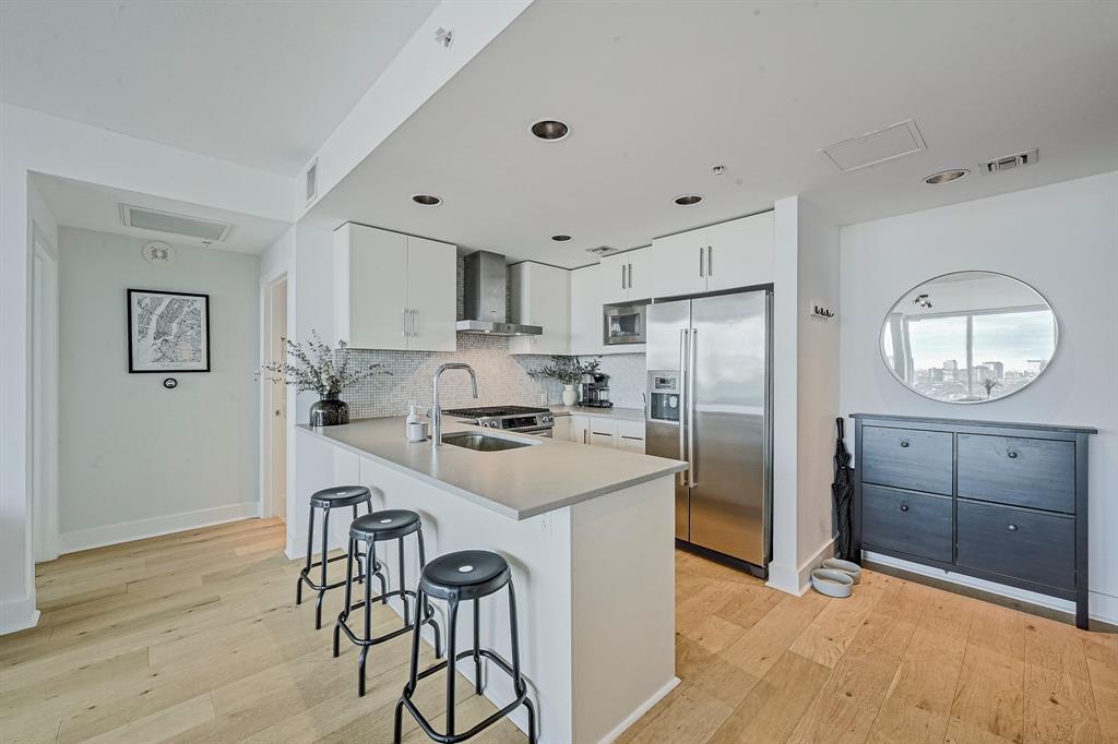 300 Bowie ST # 2706