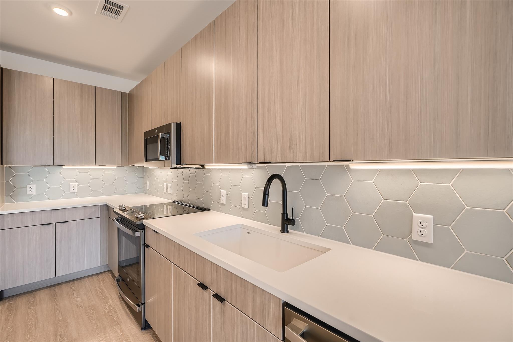 4802 S Congress Ave # 409