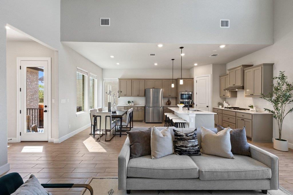 6800 Empresa DR