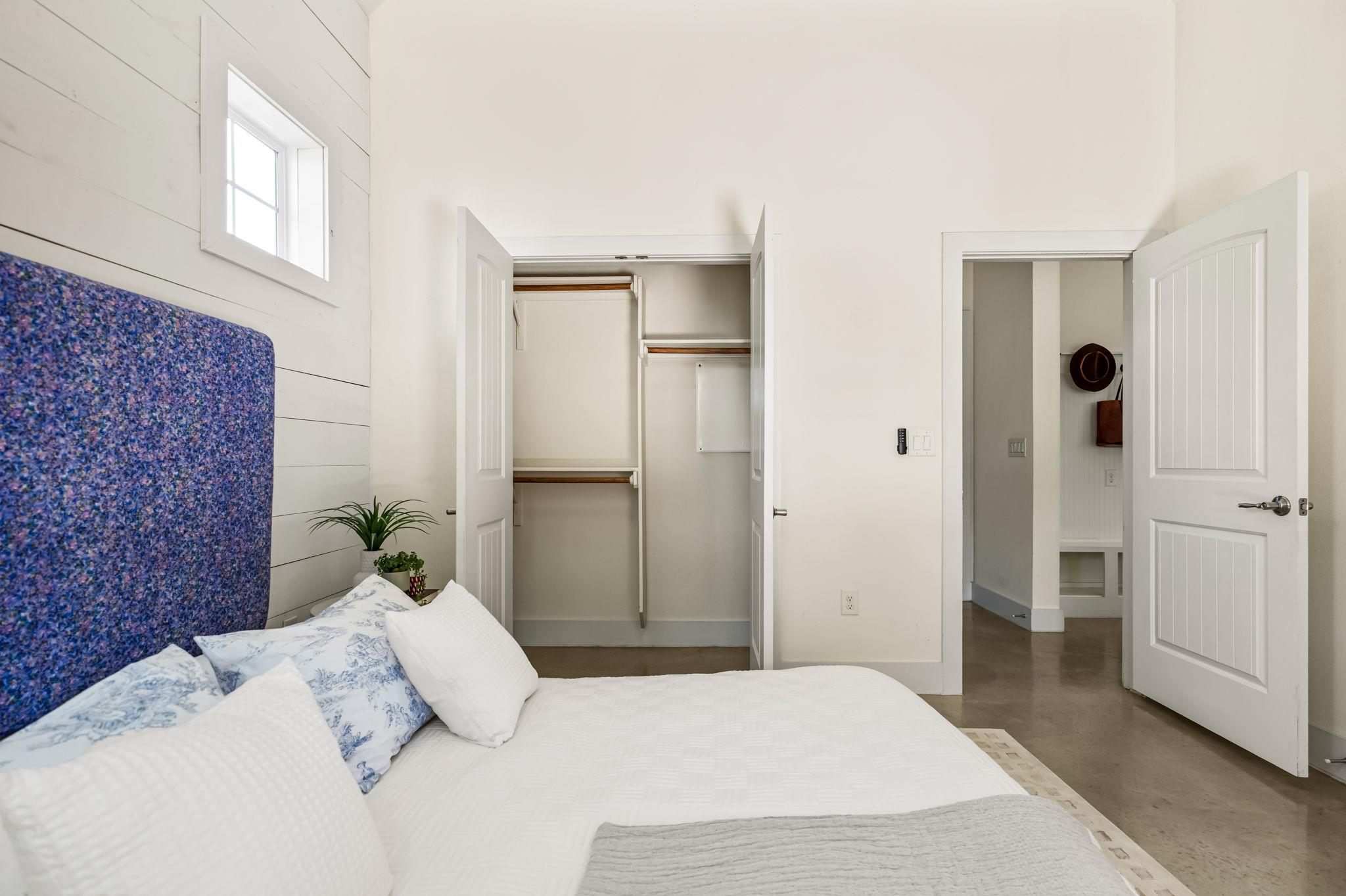 1176 Lott Ave
