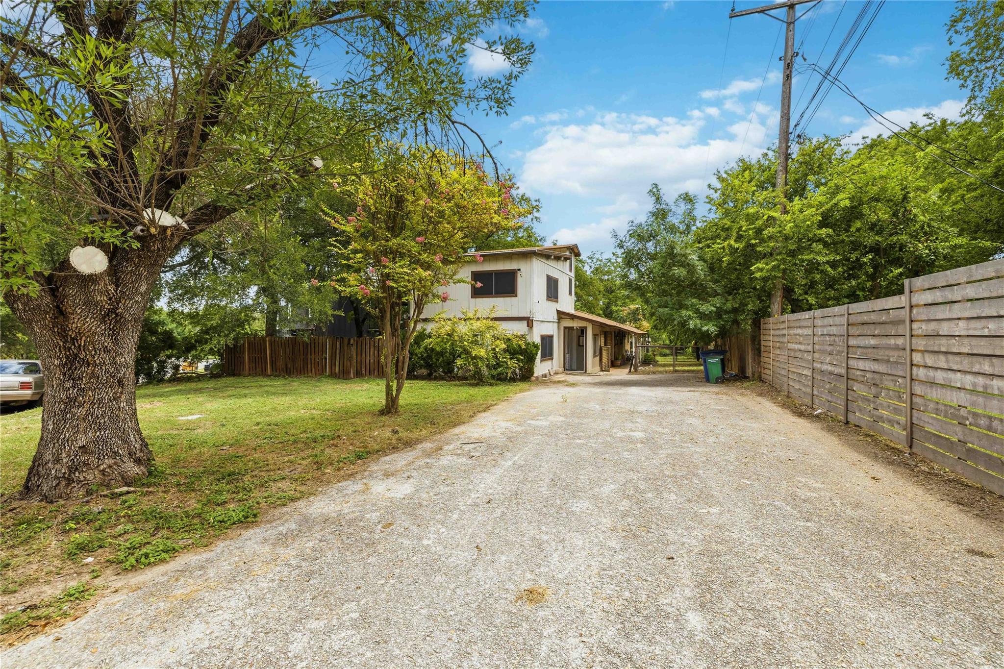 3305 Dolphin DR