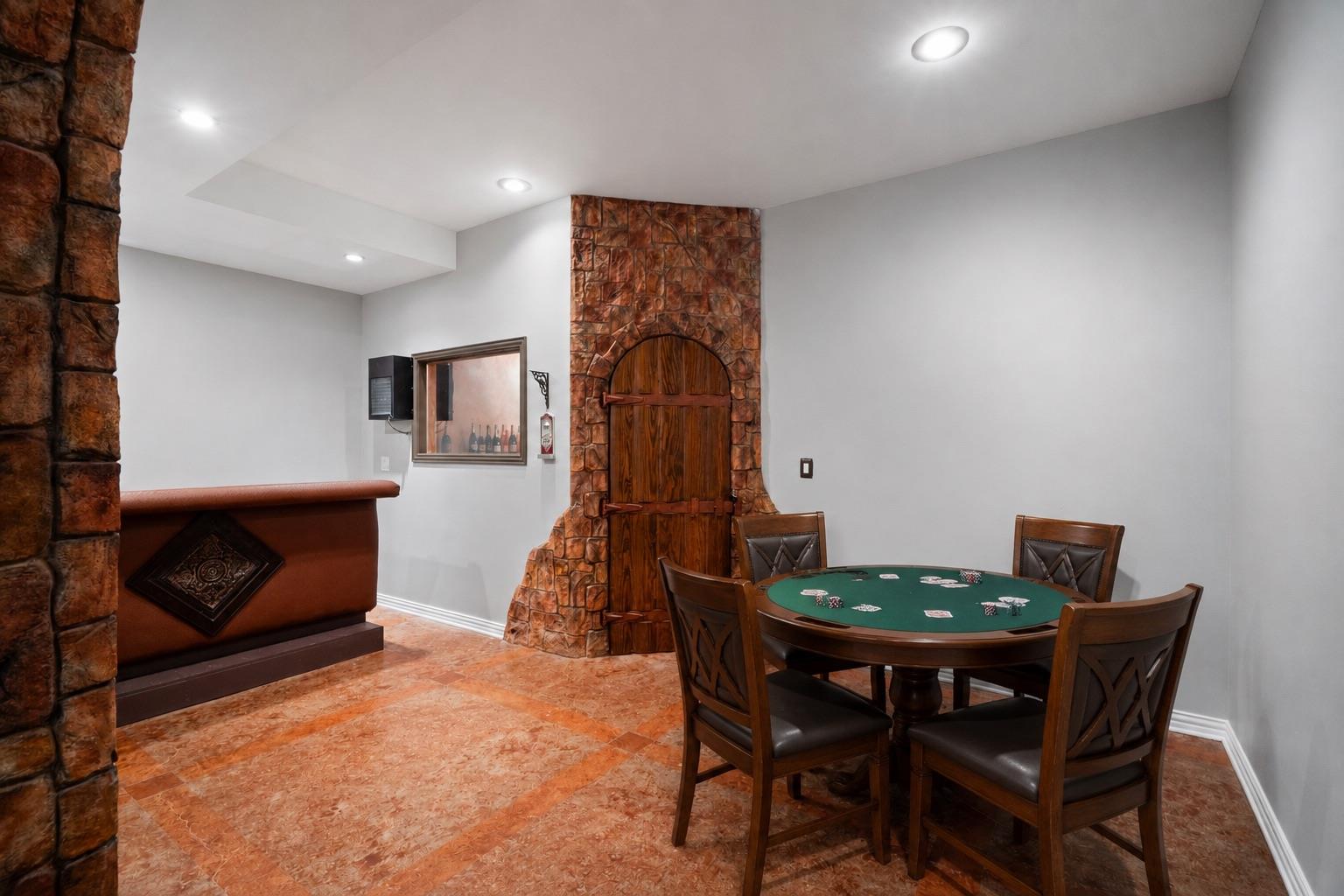 2901 Demona DR