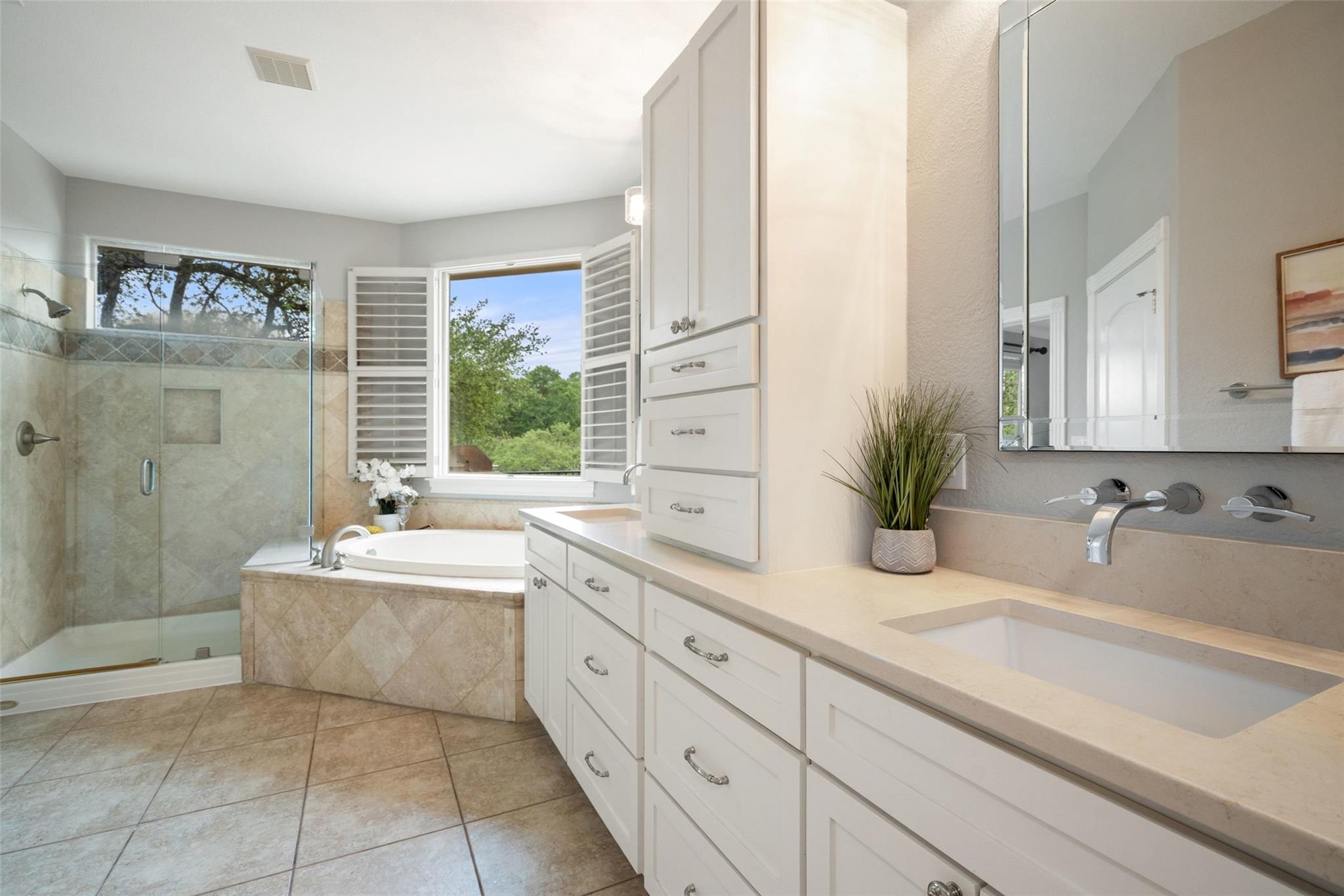 2901 Demona DR