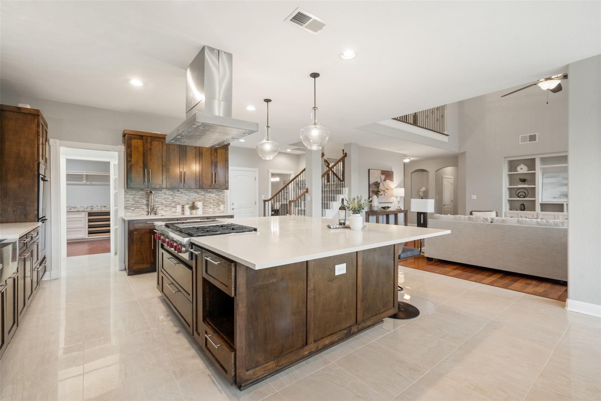 2901 Demona DR