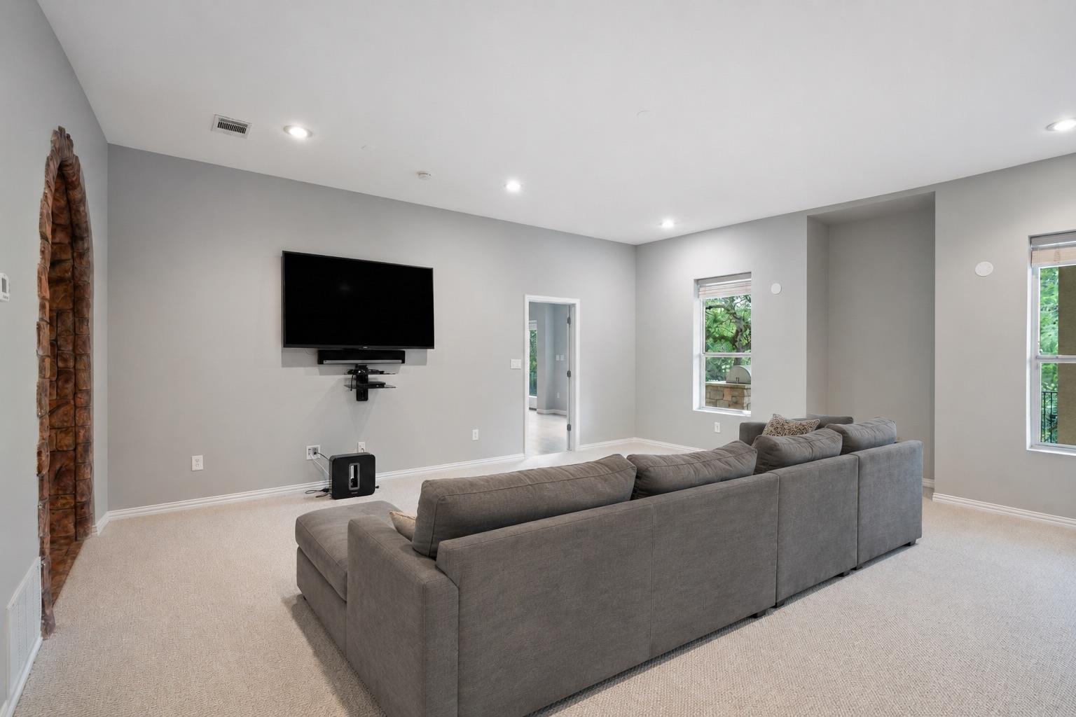 2901 Demona DR