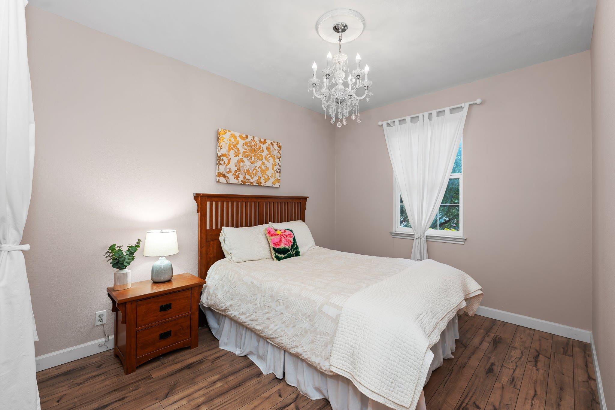 1015 Oaklands DR