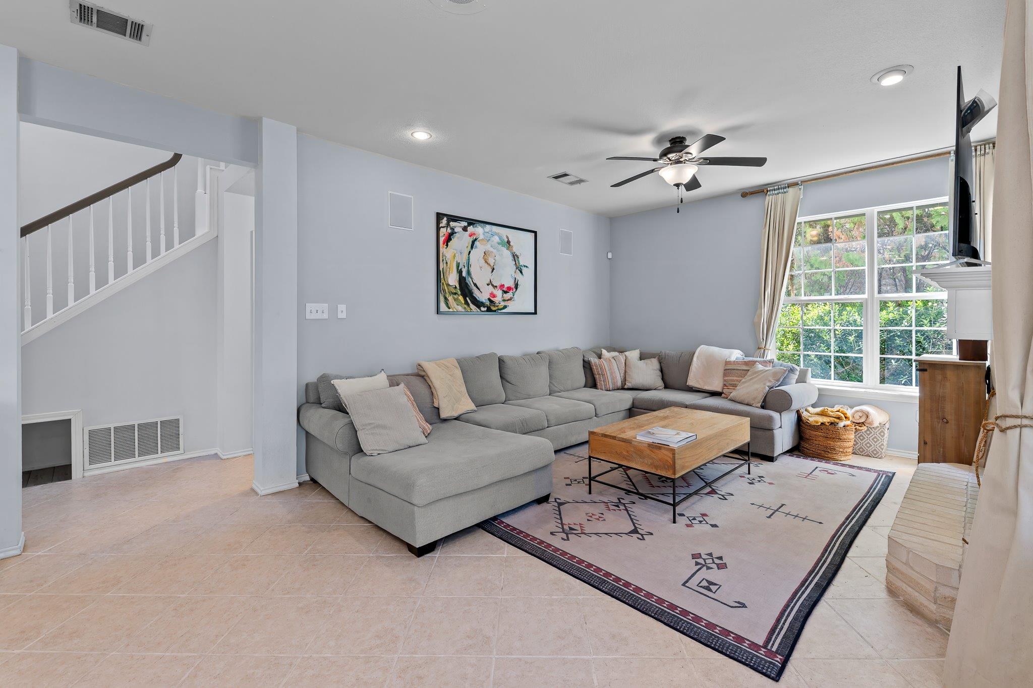 1015 Oaklands DR