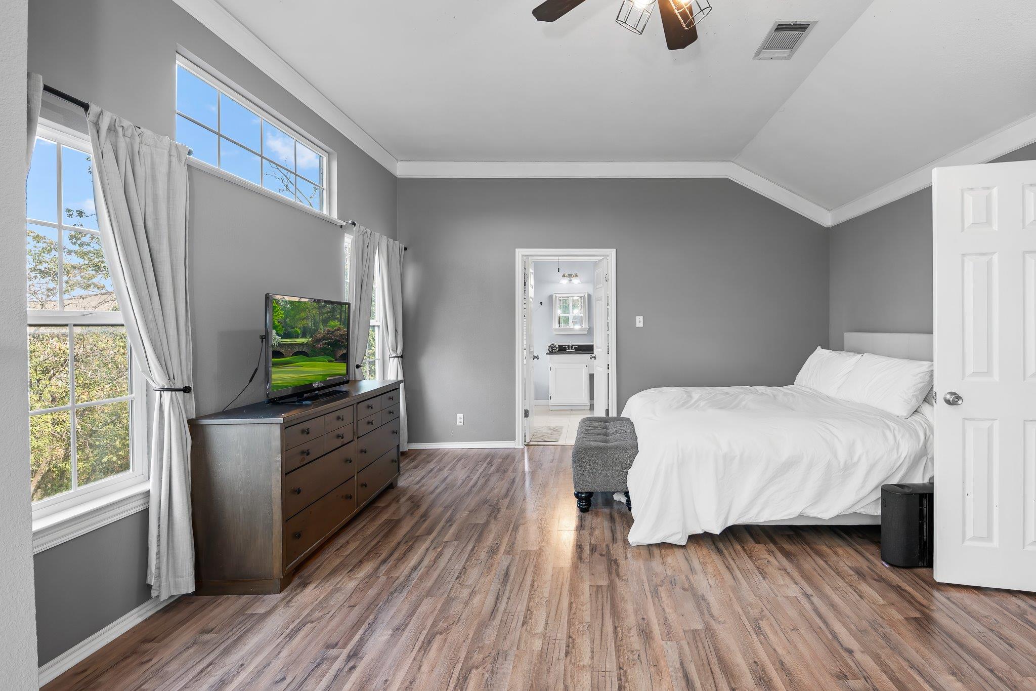 1015 Oaklands DR