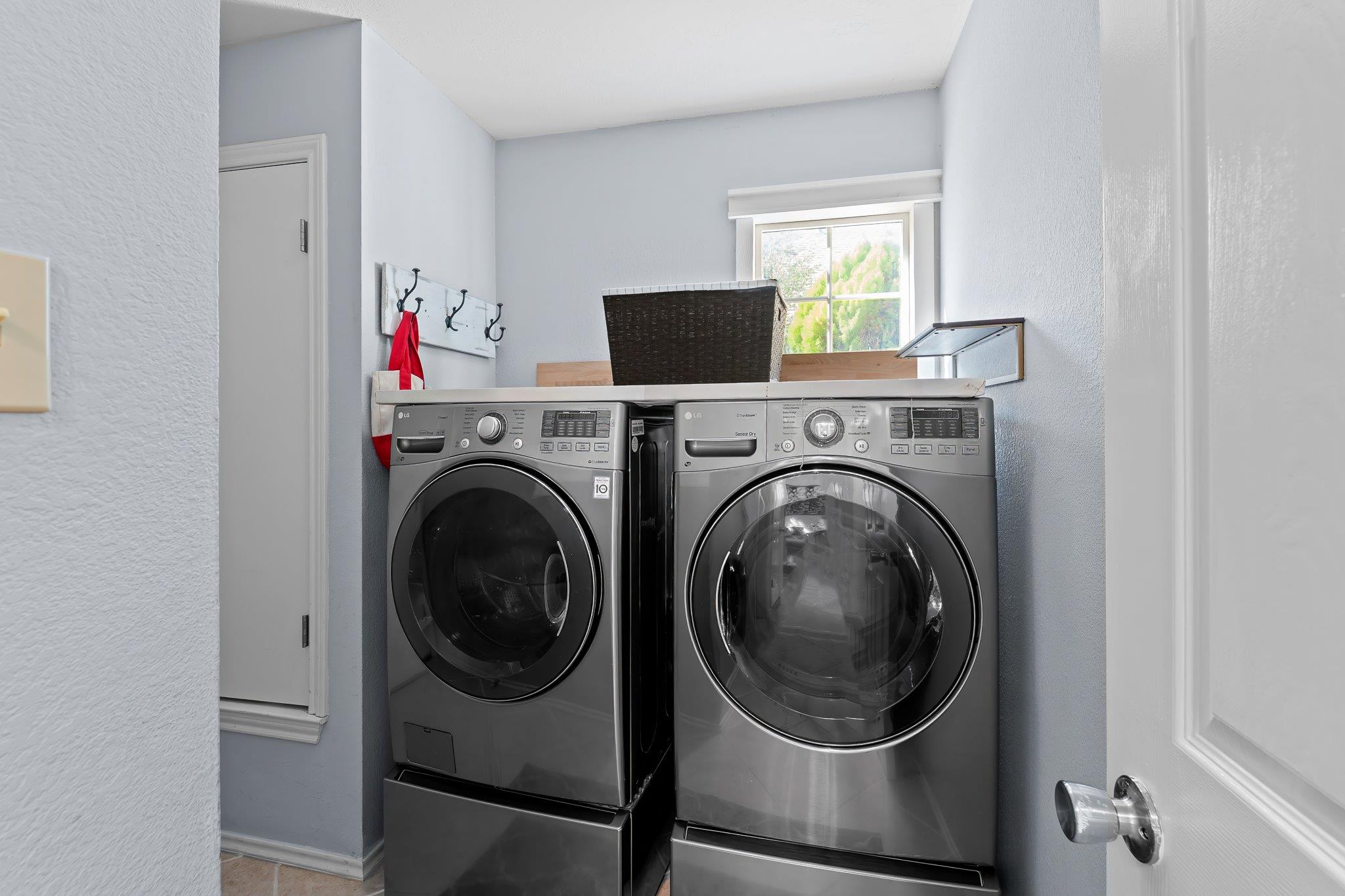1015 Oaklands DR