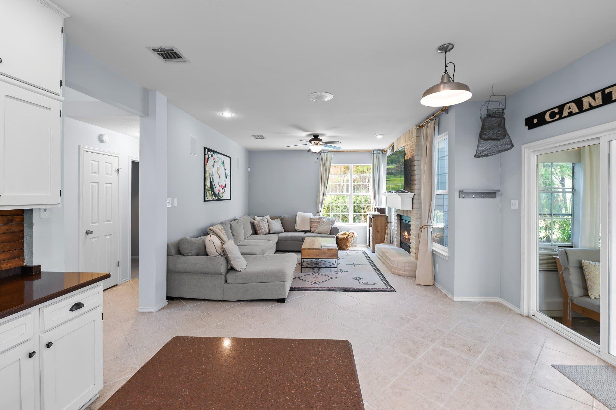 1015 Oaklands DR