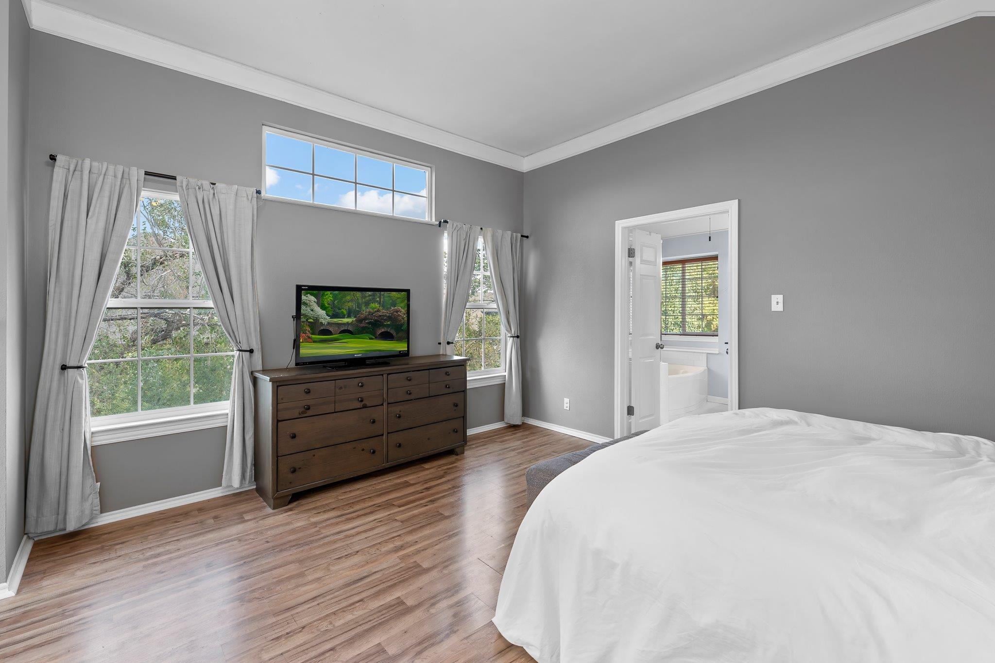 1015 Oaklands DR