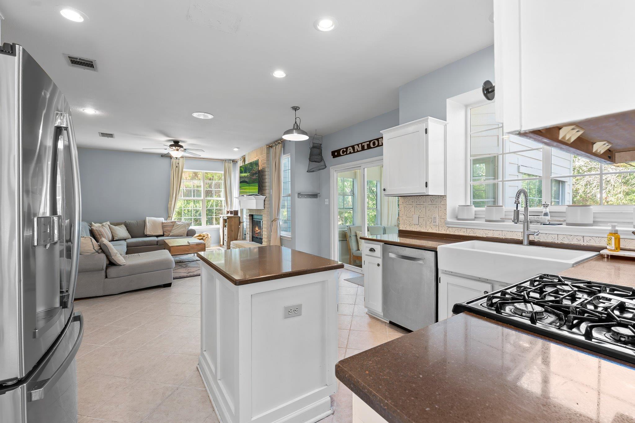 1015 Oaklands DR
