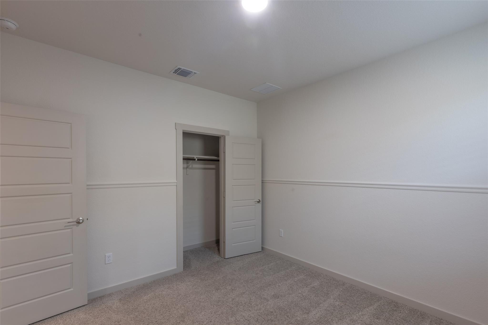 2913 Louris LN