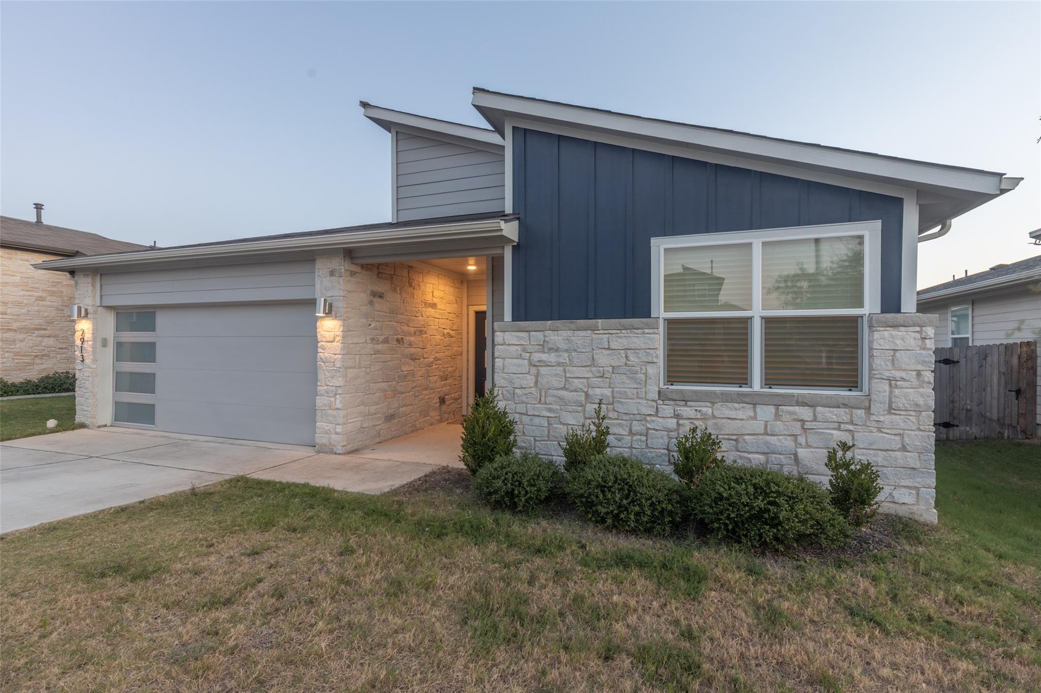 2913 Louris LN