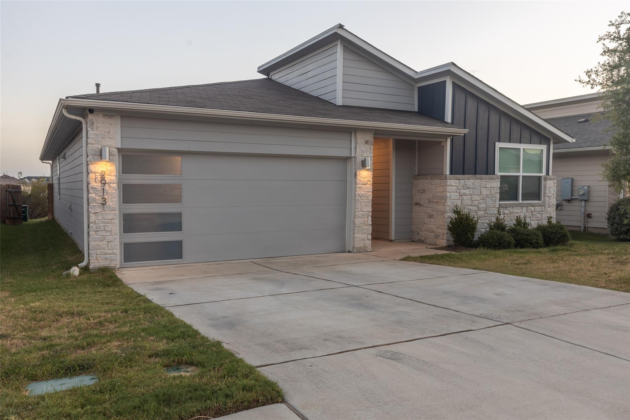 2913 Louris LN