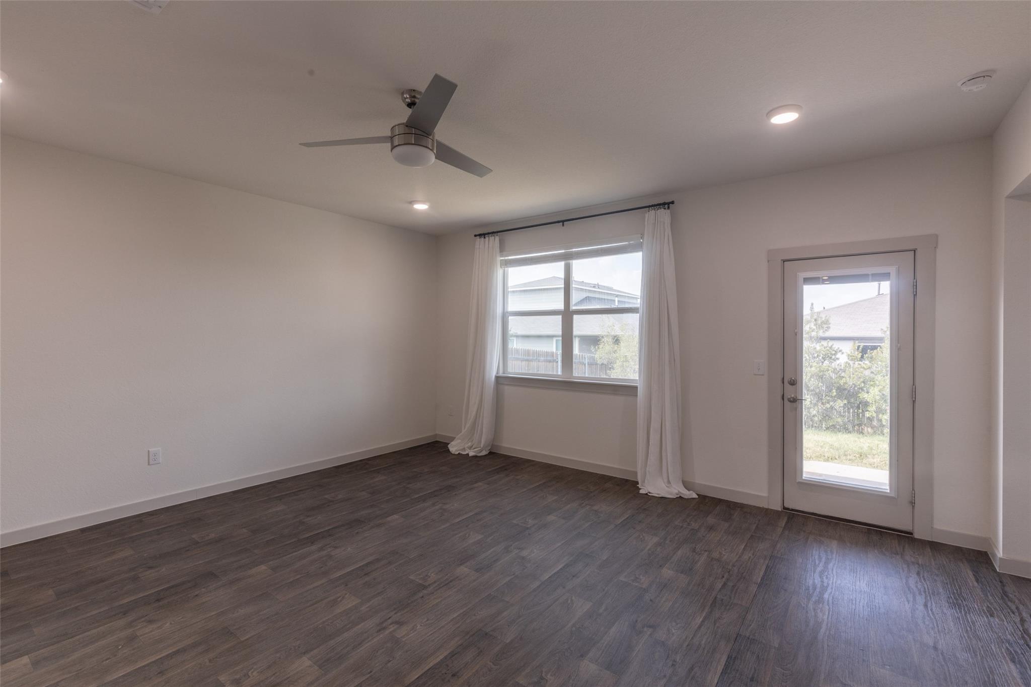 2913 Louris LN