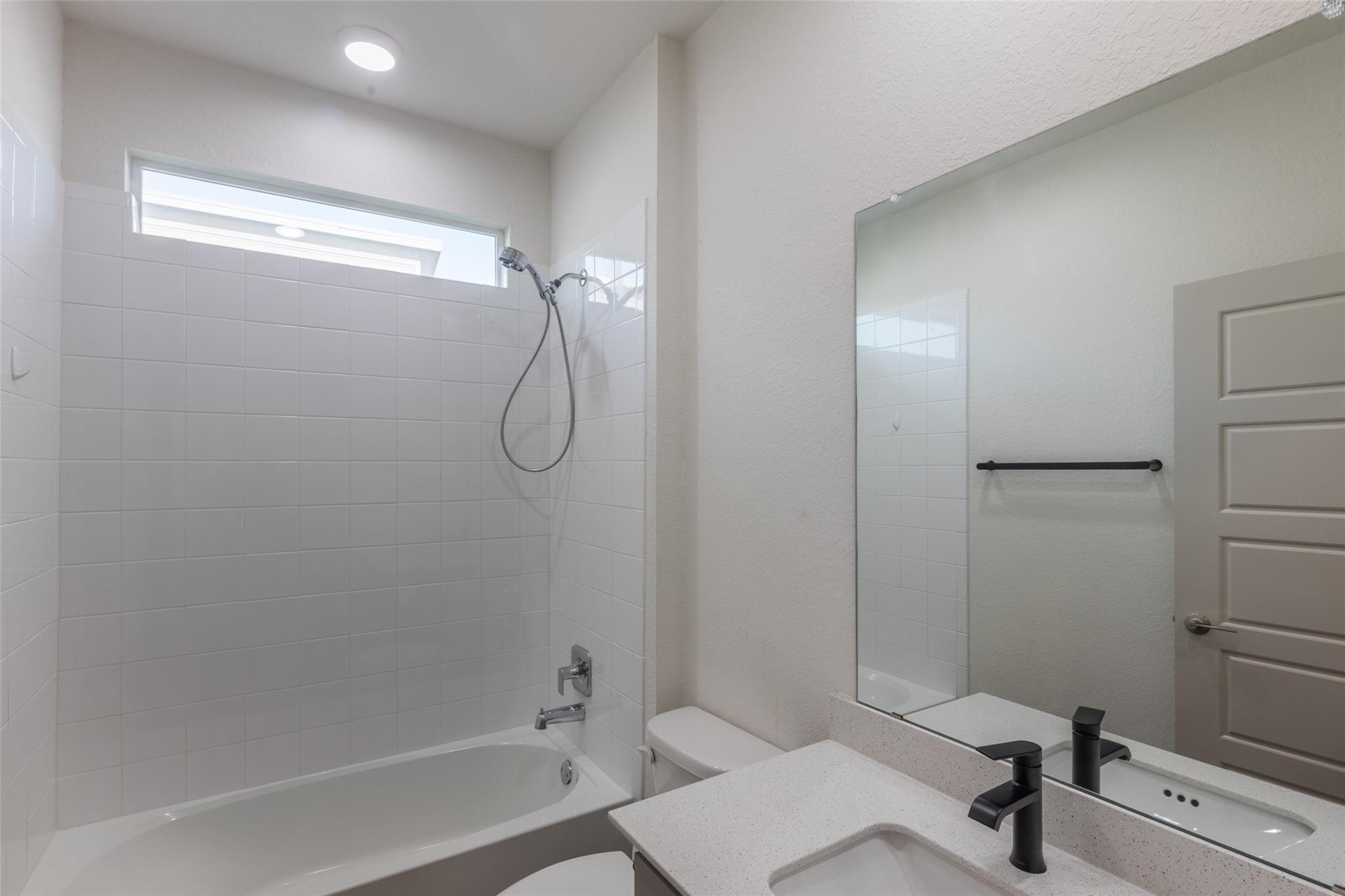 2913 Louris LN