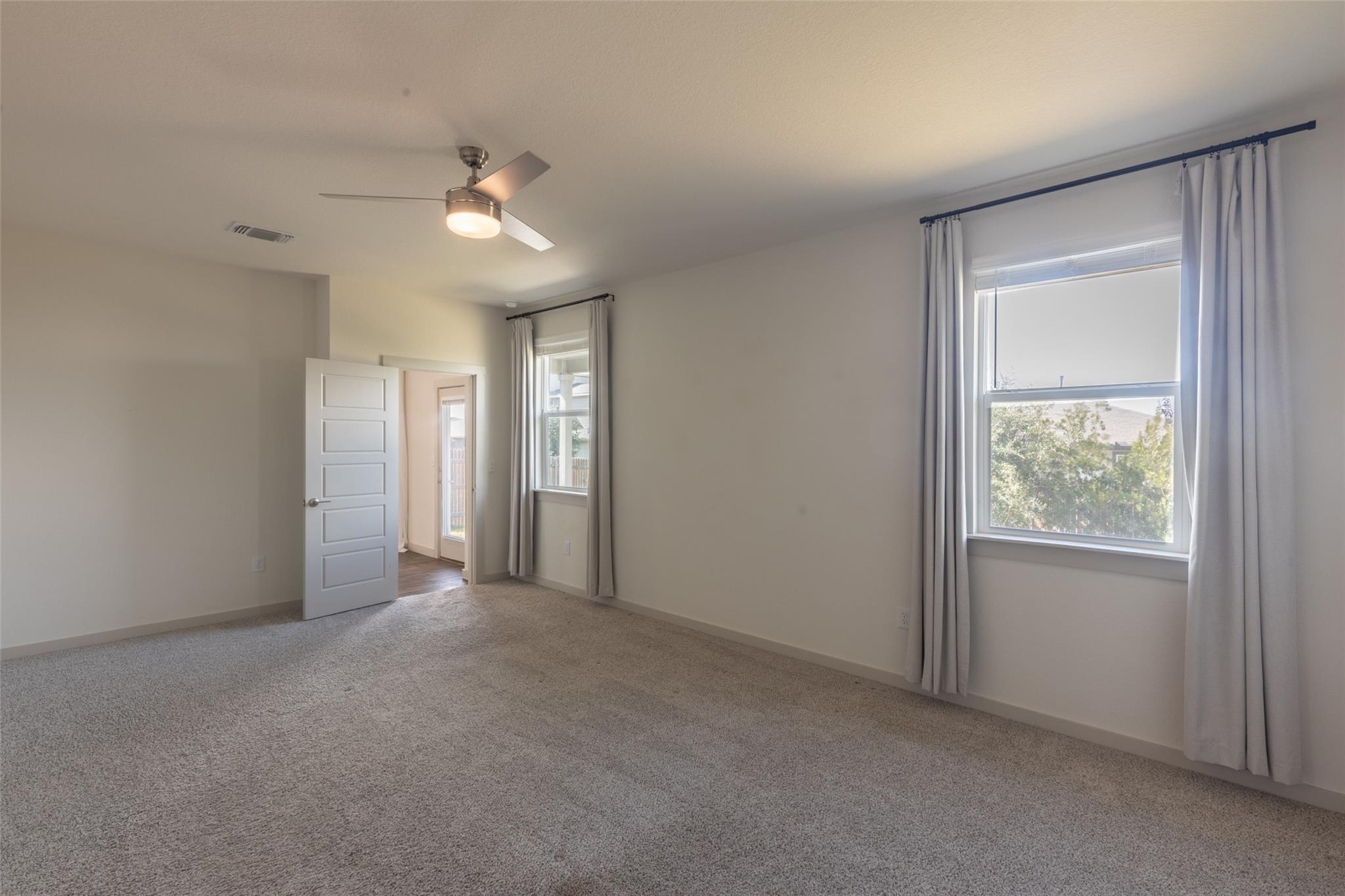 2913 Louris LN